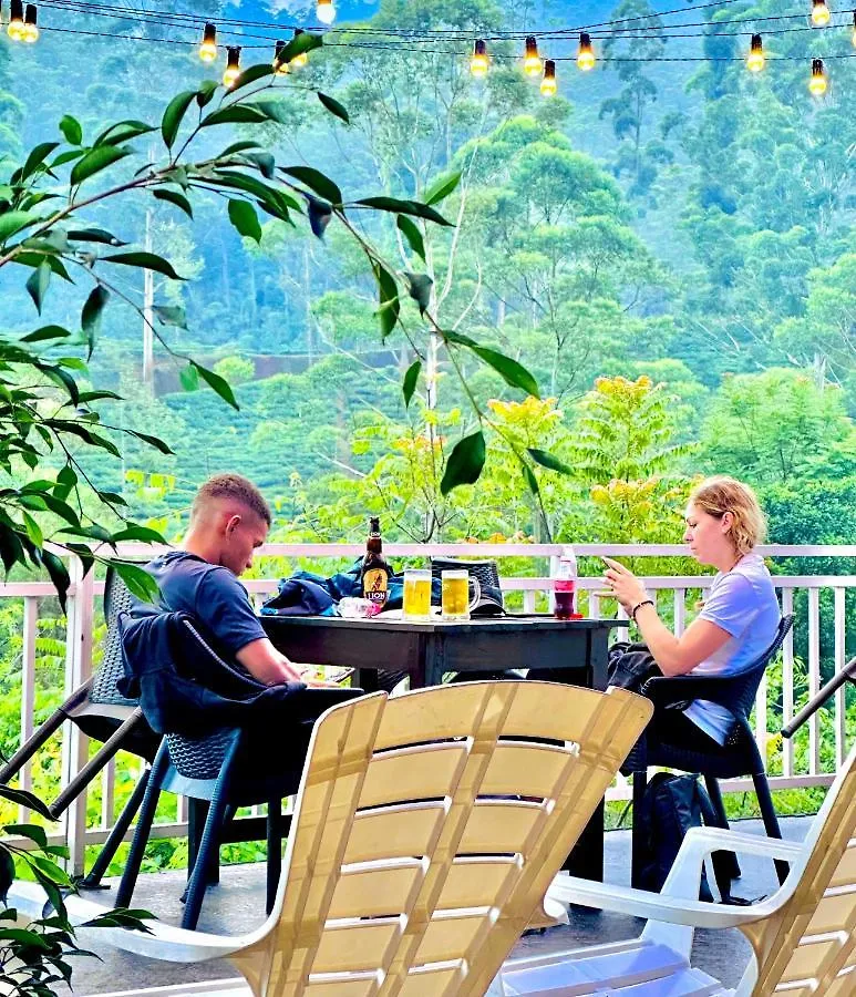 Adams Peak Inn Наллатания